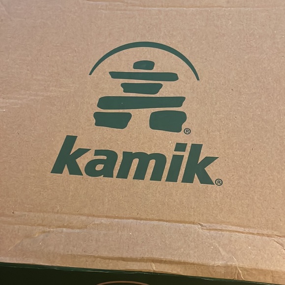 Kids snow. boots brand new never worn. - Picture 3 of 5